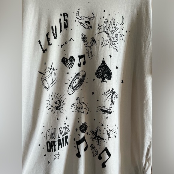 LEVI’s Graphic Tee - Picture 2 of 10